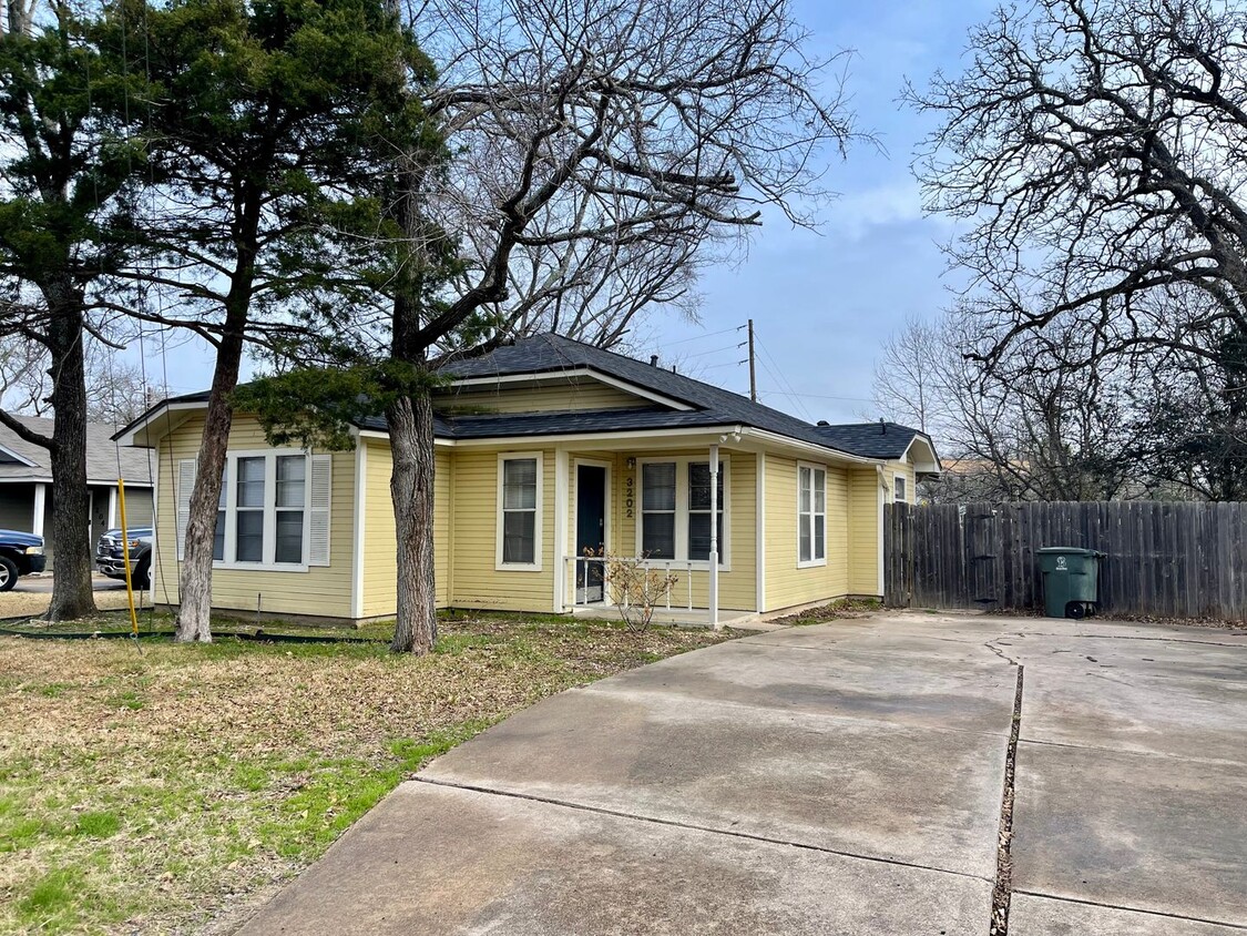 Foto principal - Cute 3 Bed Home in Bryan Available for Mov...