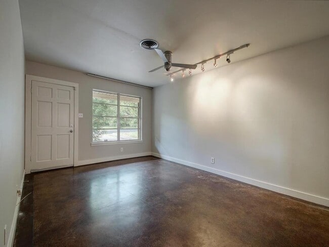 Foto del edificio - 1110 Fieldcrest Dr