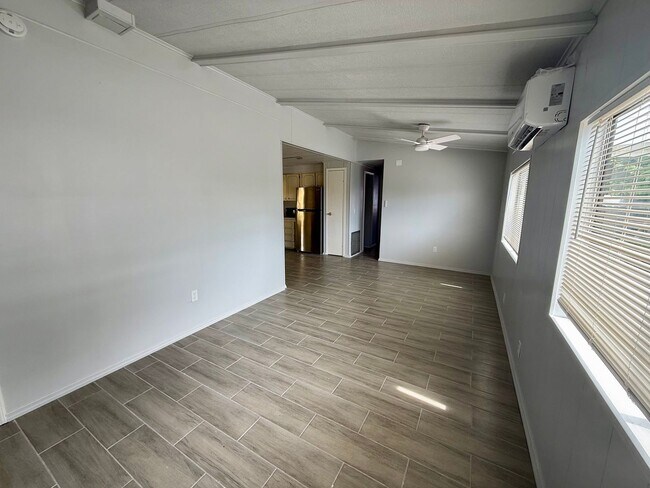 Foto del edificio - 1003 52nd Ave W