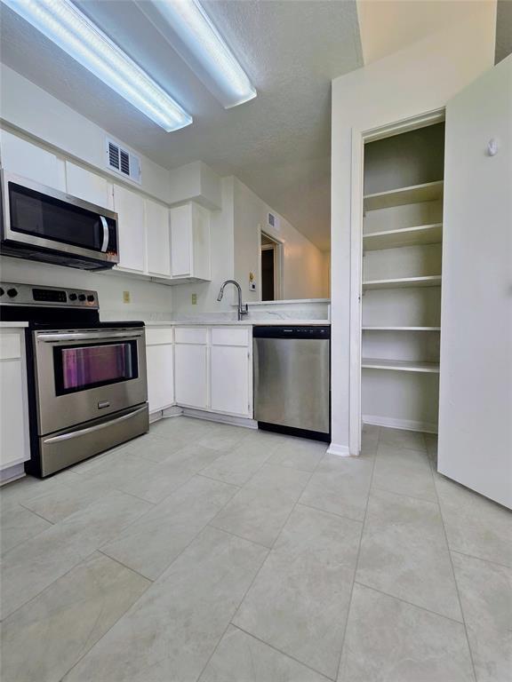 Building Photo - 2021 Spenwick Dr