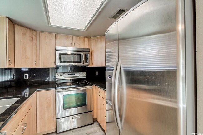 Foto del edificio - AWESOME GROUND FLOOR CONDO IN OREM