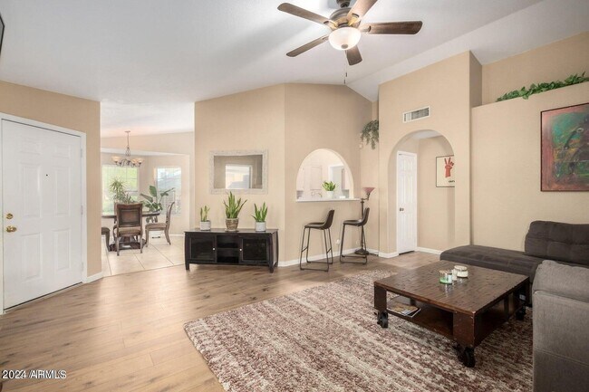 Foto del edificio - 4326 E Rosemonte Dr