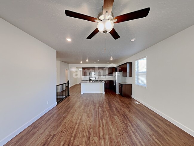 Building Photo - 3055 E N Vlg Dr