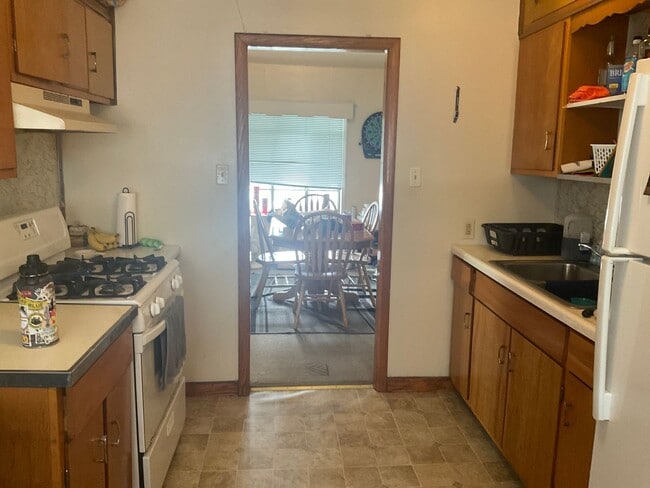 Building Photo - 3 Bedroom House located in Evansdale - Available 08/05!