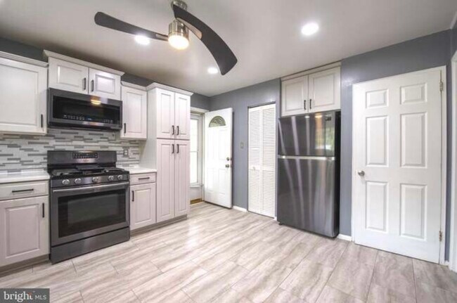 kitchen - 3123 28th Pky