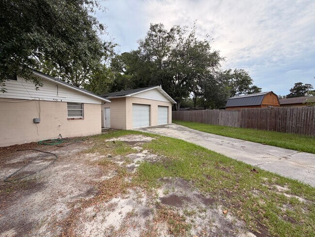 Building Photo - North Jax 3/1.5 Single Family Home! Corner Lot! Pet Friendly! Garage & Storage Space!