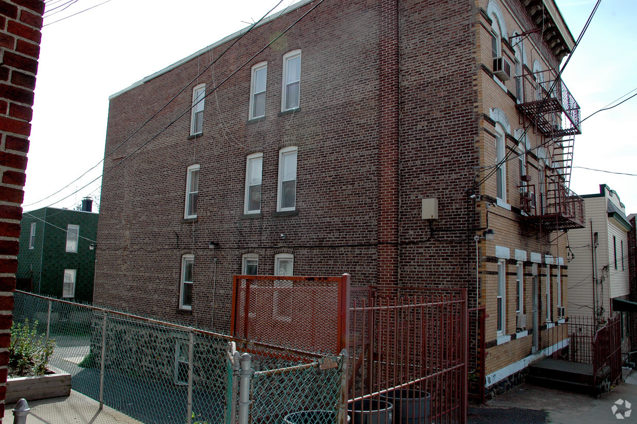 Building Photo - 1107-1109 6th St