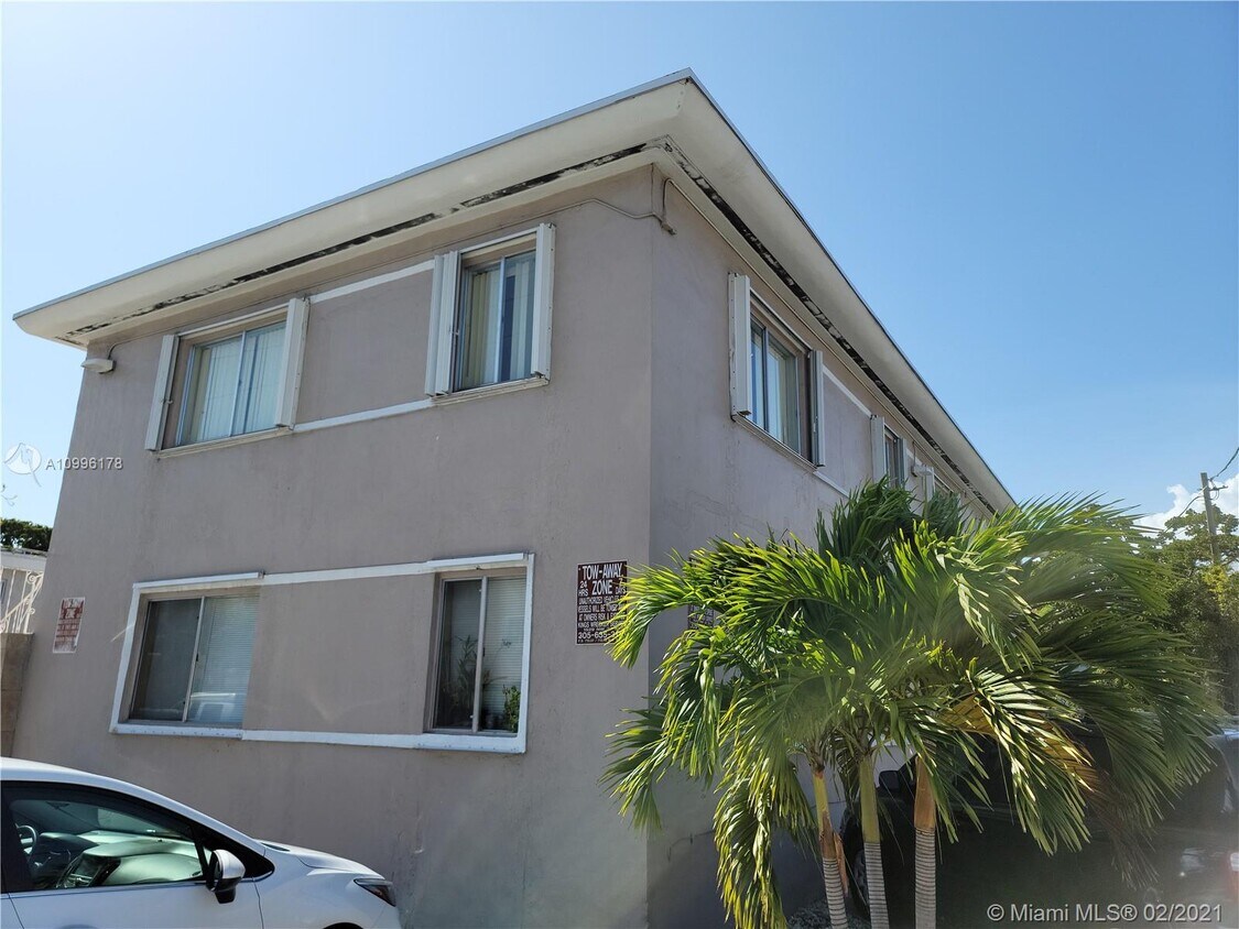 Primary Photo - 700 SW 11th Ave
