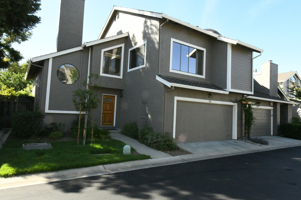 Primary Photo - ALMADEN TOWNHOME IN THE COUNTRY CLUB TOWNH...