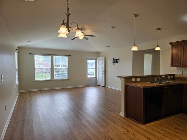 Building Photo - 1328 Valor Rd