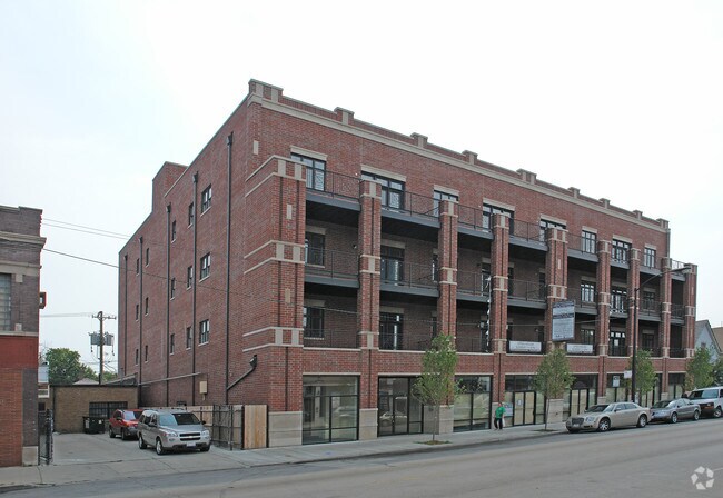 Building Photo - 4141 N Kedzie Ave
