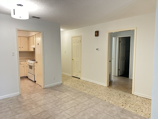 Foto del edificio - 2701 Sweeney Ln