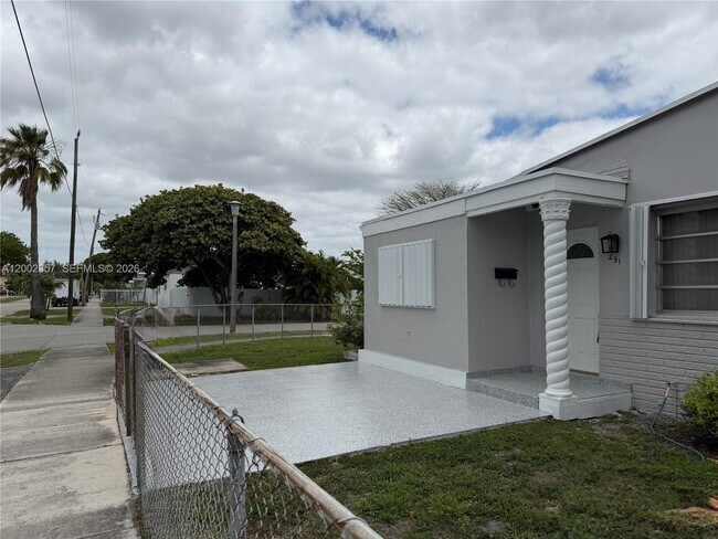Building Photo - 251 SW 69th Ave