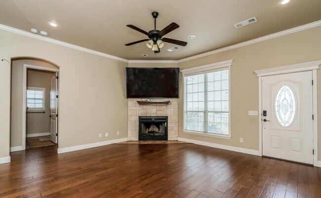 Building Photo - 7900 Shreveport Dr