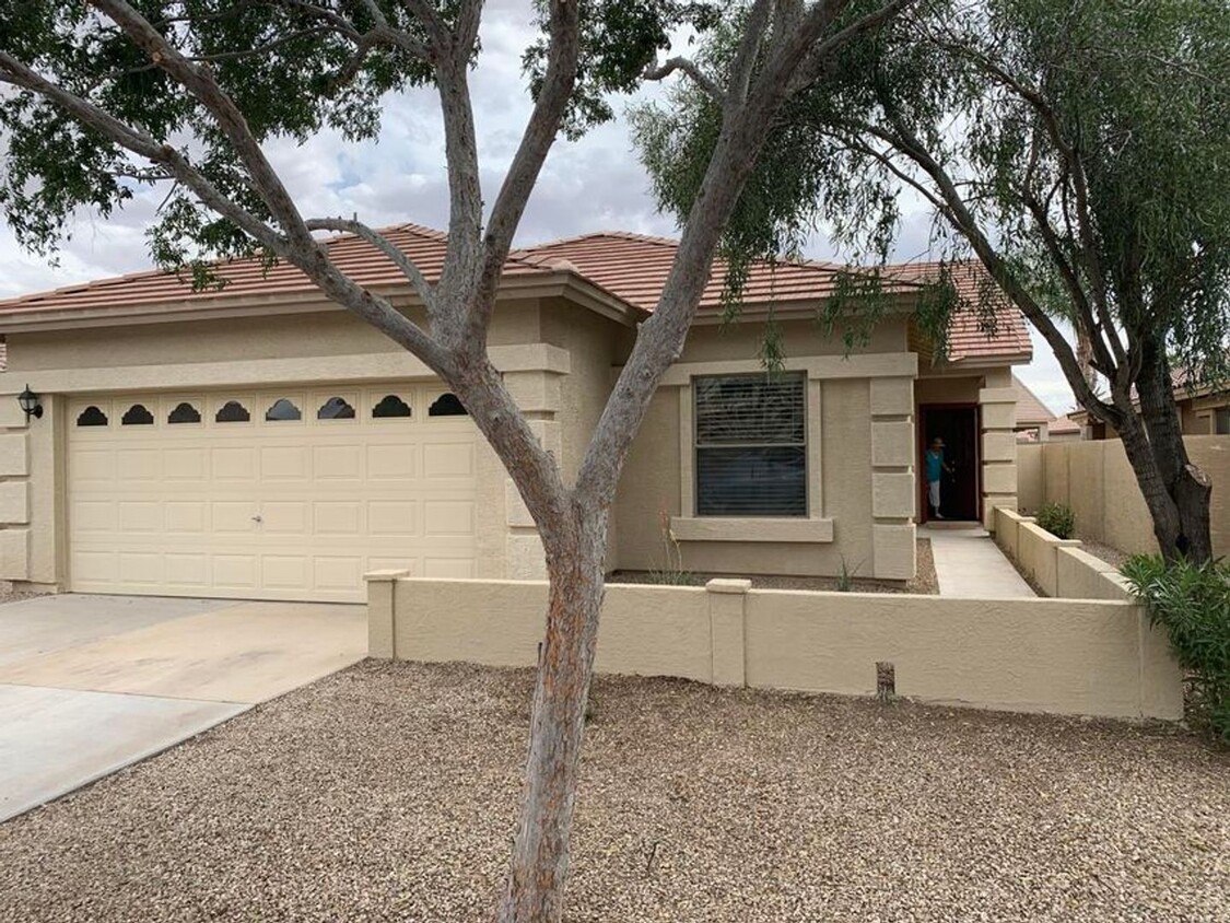 Primary Photo - Nice 4 bedroom 2 bath home in East Mesa!