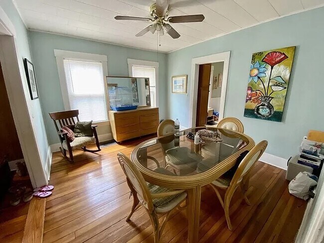 Building Photo - 2 Isabella St