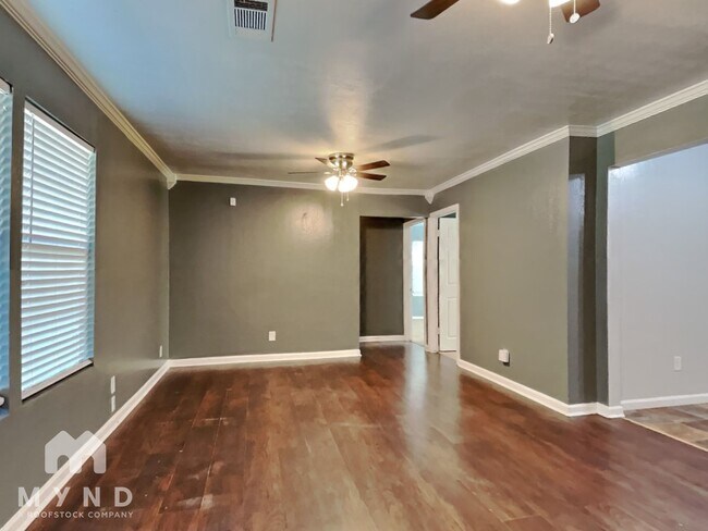 Foto del edificio - 305 Sherbrook Ct
