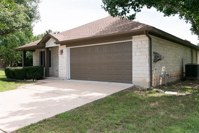Building Photo - 1008 Cedarridge Ct