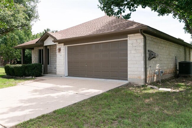 Foto del edificio - 1008 Cedarridge Ct