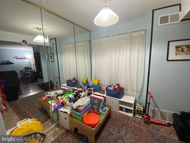 Foto del edificio - 3850 Woodhaven Rd