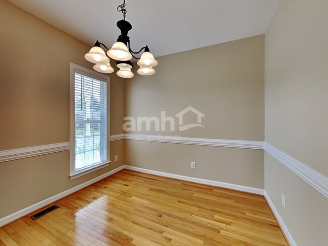 Foto del edificio - 56 Locket Dr