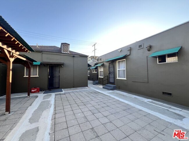 Foto del edificio - 1436 E 4th St