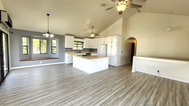 Foto del edificio - White, June K. (Waikoloa)