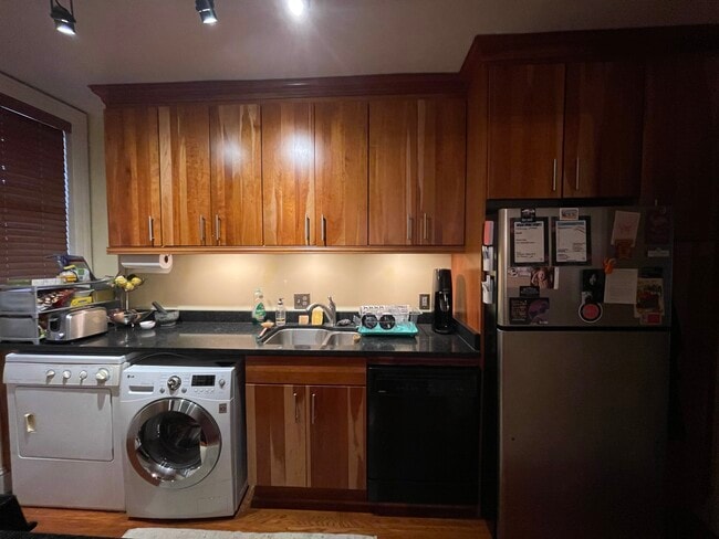 Foto del edificio - 513 N Arthur Ashe Blvd