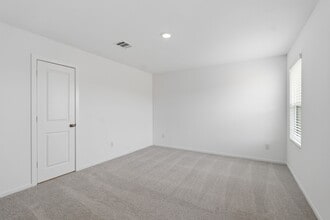 Building Photo - 925 Lago Laceno Ln