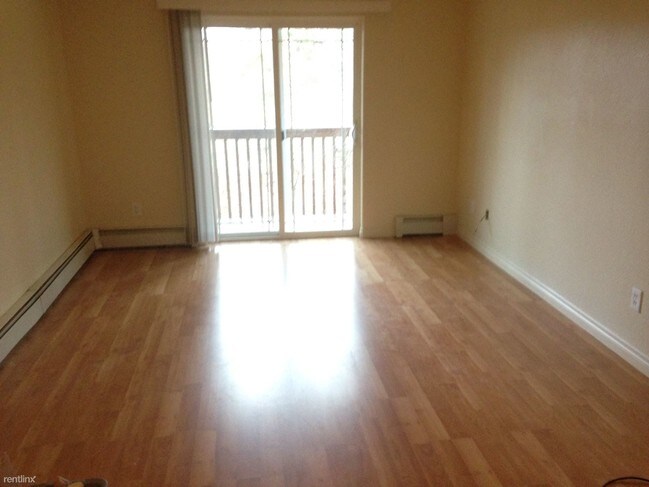 Building Photo - 2 br, 1 bath 4plex - 3001 W Sakai St  1 Bath