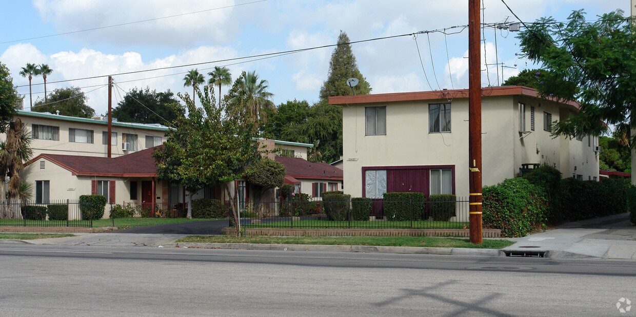Building Photo - 13437 Burbank Blvd