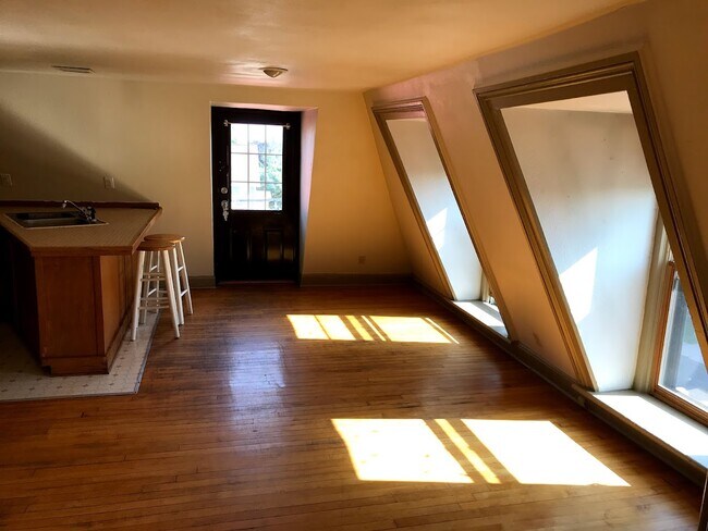 Foto del edificio - 225 E Ridge St