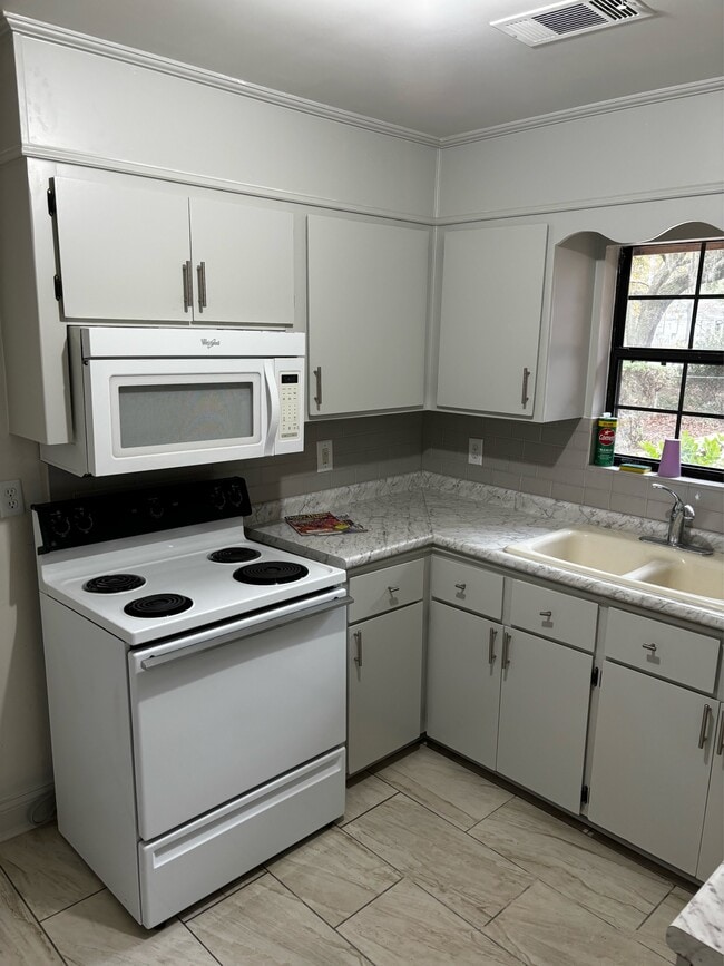 Foto del edificio - 130 Ralph Quarterman Dr