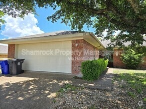 Building Photo - 712 Old Lorena Rd