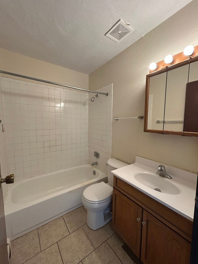 Building Photo - 1077 Dickens Way