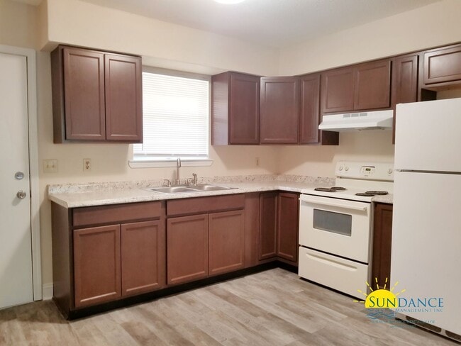 Building Photo - Cozy 2 Bedroom Unit in Central Fort Walton...