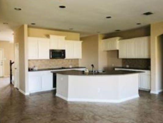 Foto del edificio - 5916 Summerwood Dr
