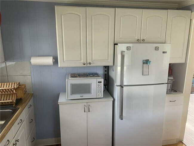 Building Photo - 14 William Ave