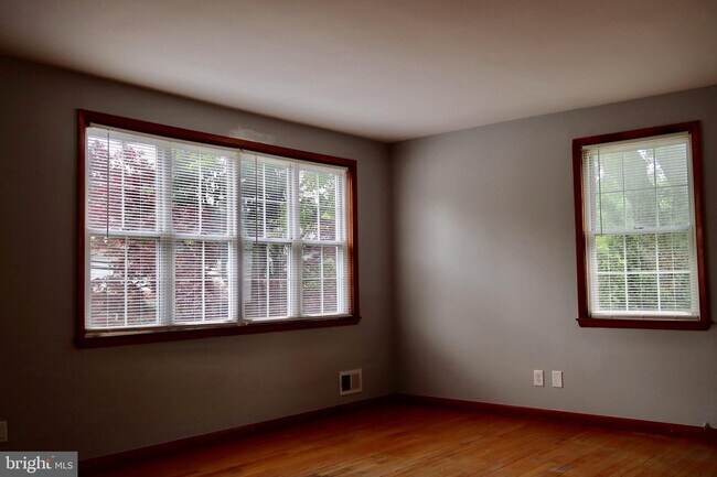 Foto del edificio - 3815 White Ave