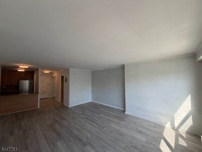 Building Photo - 285 Aycrigg Ave