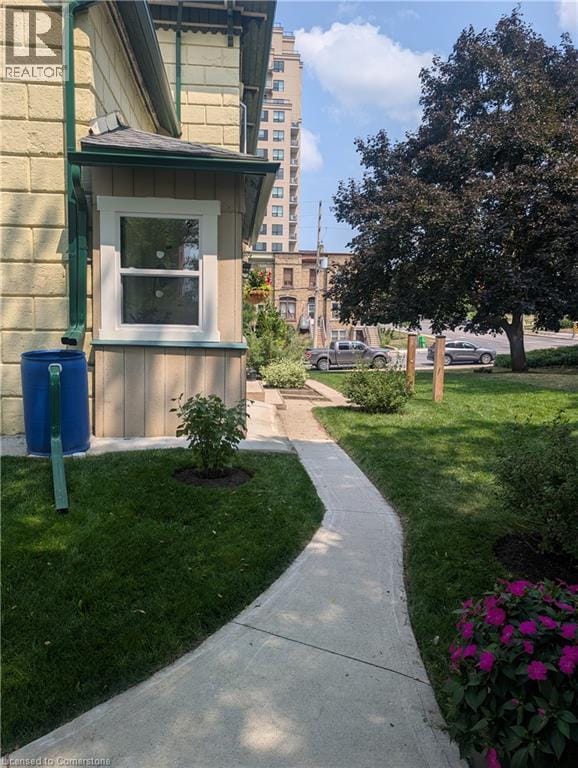 Building Photo - 25 Courtland Ave E