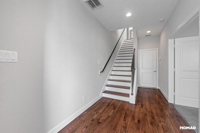 Foto del edificio - Stylish 3BR gated Townhome in Houston