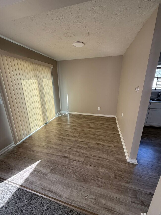 Foto del edificio - Charming 3-Bedroom Property in Prime Location