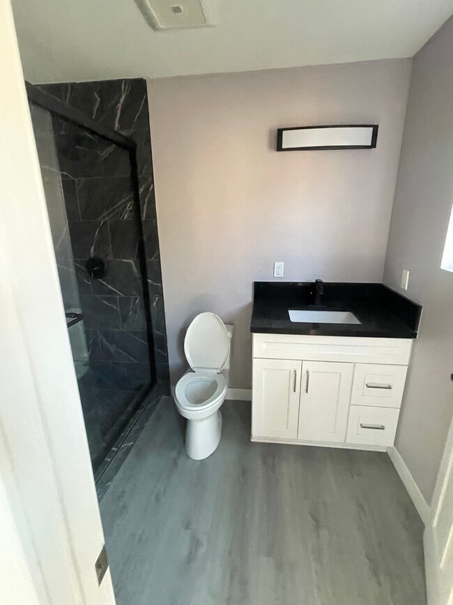 Foto del edificio - 5029 Cutler Ave