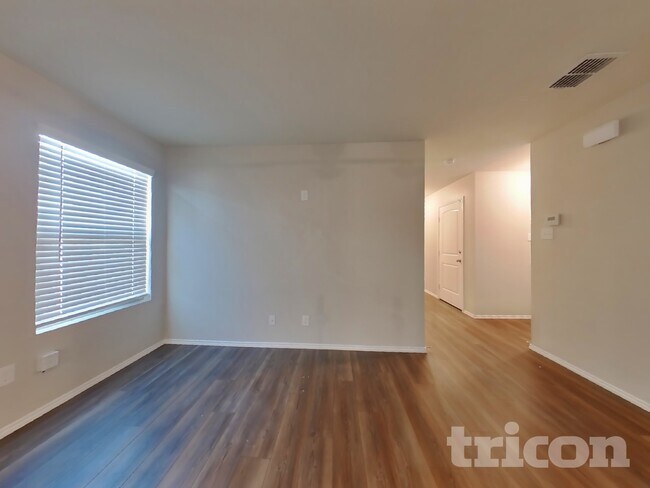 Foto del edificio - 460 Blue Crow Ln