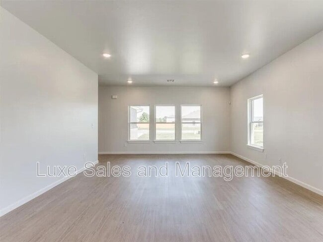 Building Photo - 109 Jennifer Ave