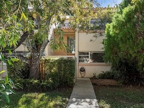 Building Photo - 14293 Kendale Lakes Dr