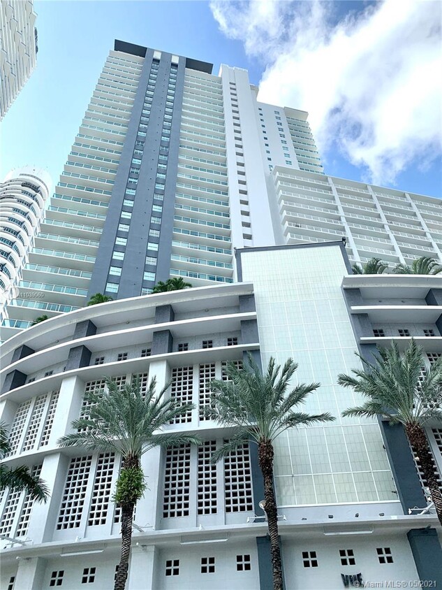 Primary Photo - 1250 S Miami Ave