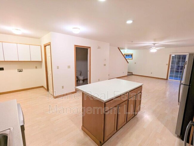 Foto del edificio - 112 Canaan Rd