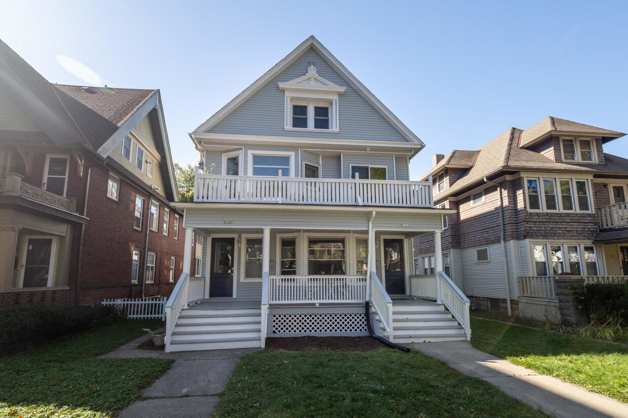 Primary Photo - 2731 N Downer Ave